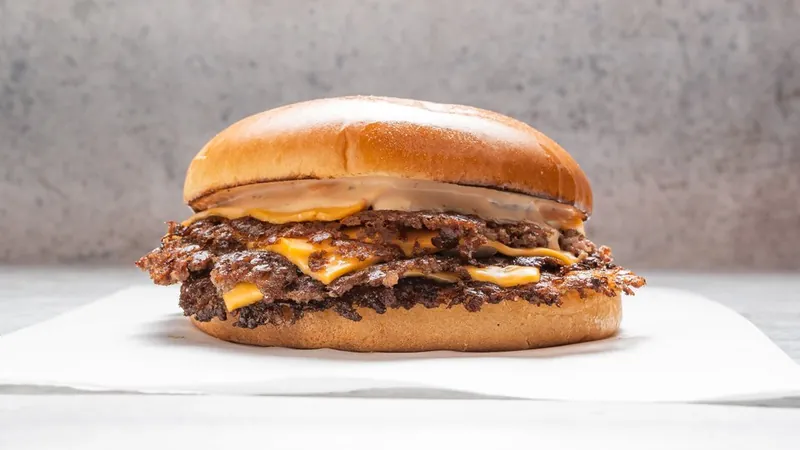 House Smash Big burger tripla marhahúspogácsával és házi szósszal